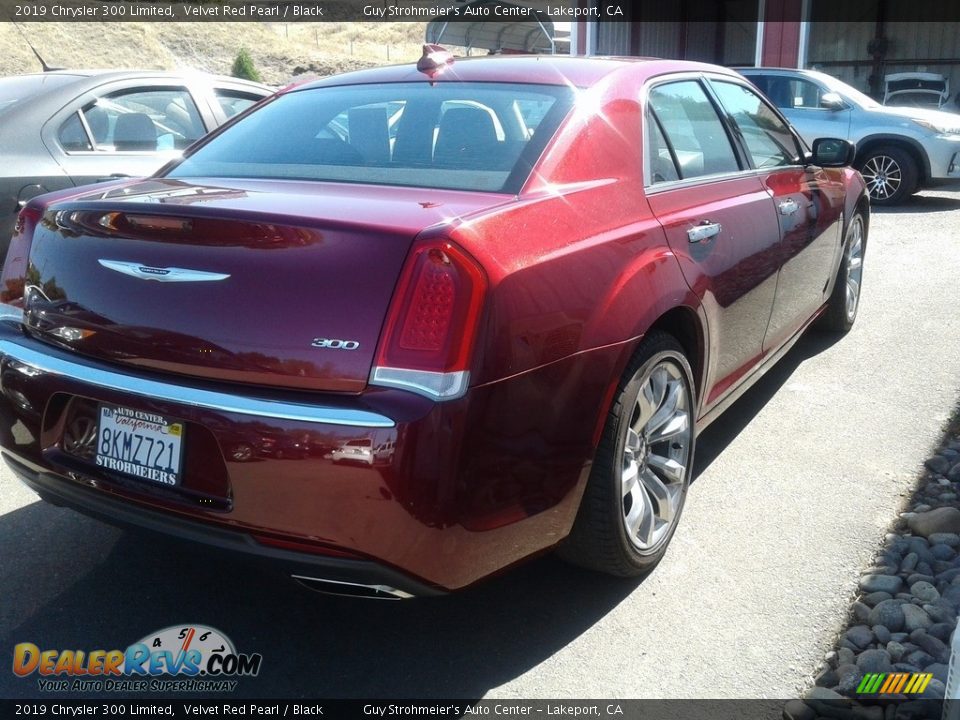 2019 Chrysler 300 Limited Velvet Red Pearl / Black Photo #16