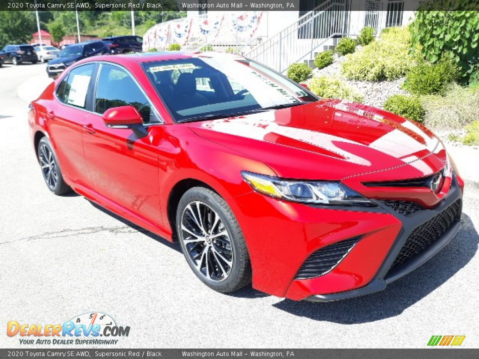 Front 3/4 View of 2020 Toyota Camry SE AWD Photo #27