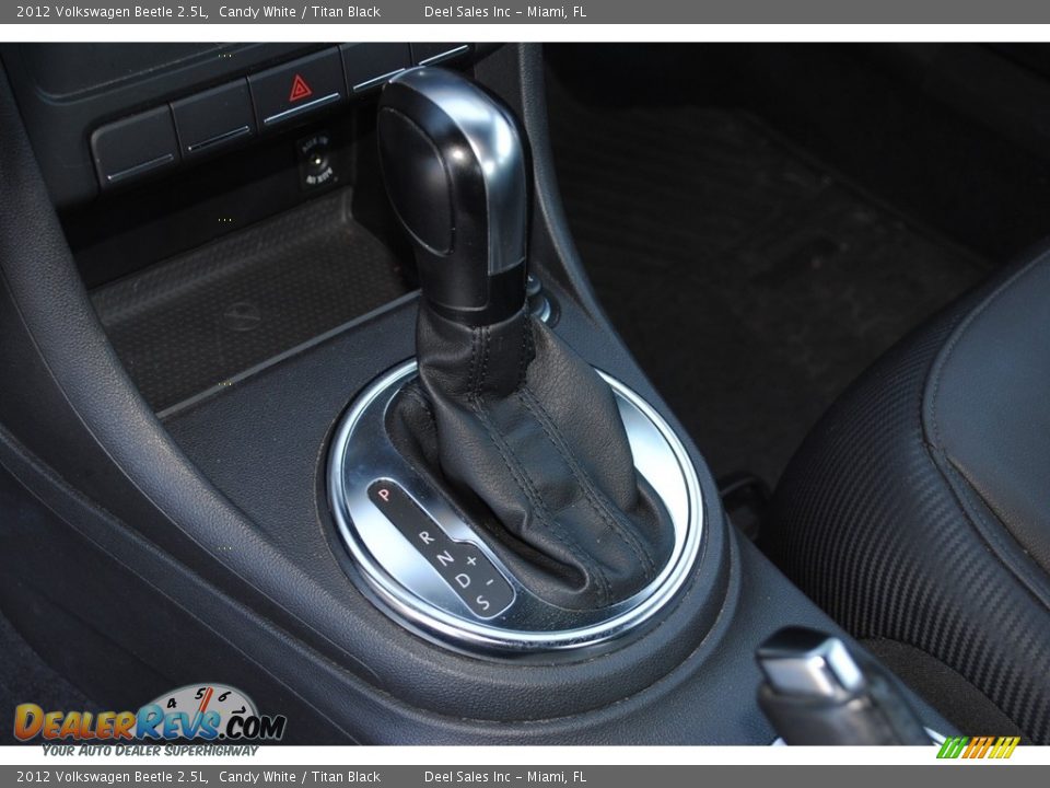 2012 Volkswagen Beetle 2.5L Candy White / Titan Black Photo #14