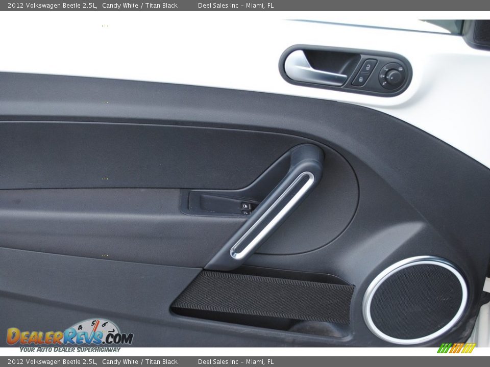 2012 Volkswagen Beetle 2.5L Candy White / Titan Black Photo #16