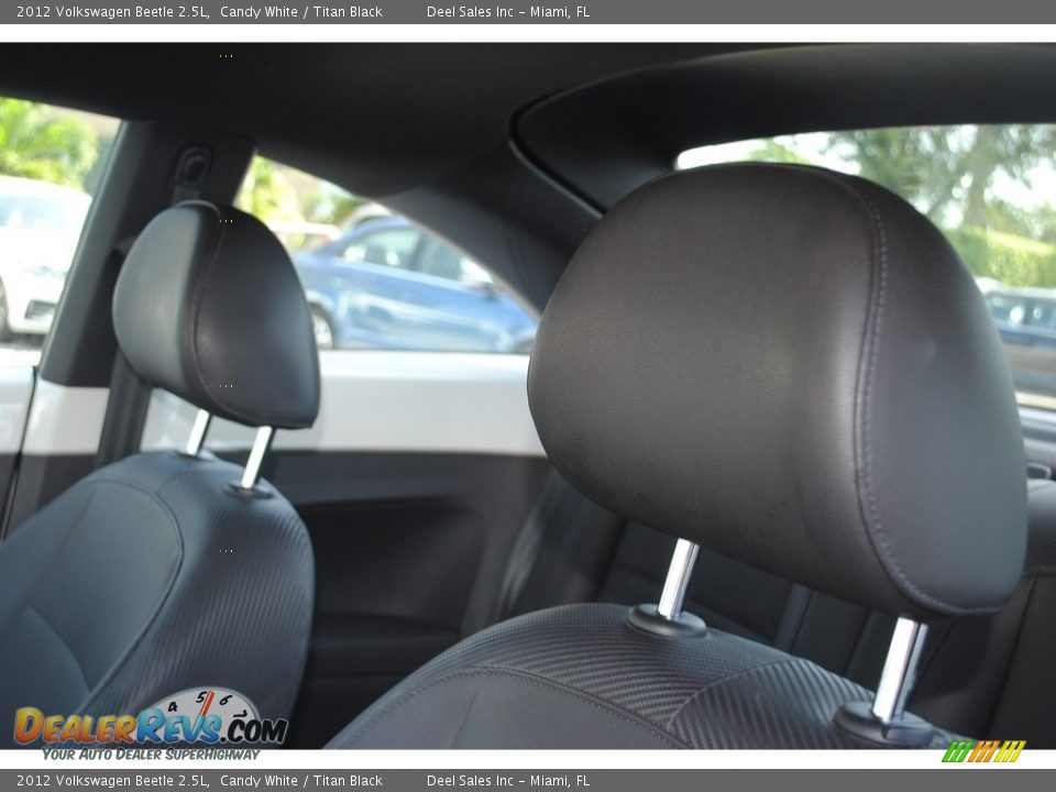 2012 Volkswagen Beetle 2.5L Candy White / Titan Black Photo #17