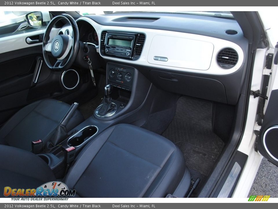 2012 Volkswagen Beetle 2.5L Candy White / Titan Black Photo #18