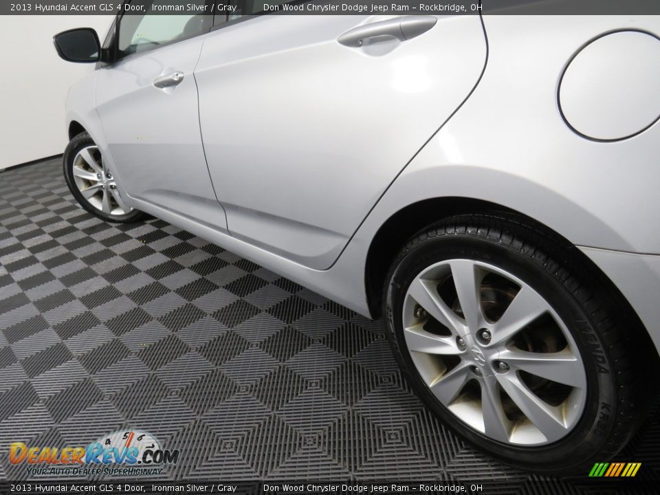 2013 Hyundai Accent GLS 4 Door Ironman Silver / Gray Photo #9