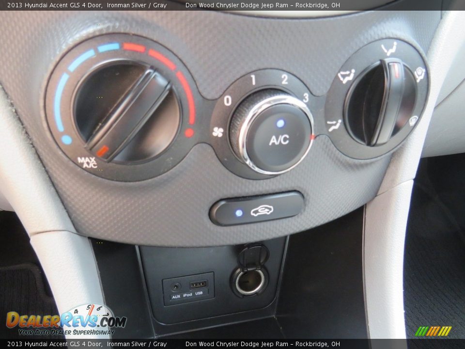 2013 Hyundai Accent GLS 4 Door Ironman Silver / Gray Photo #26