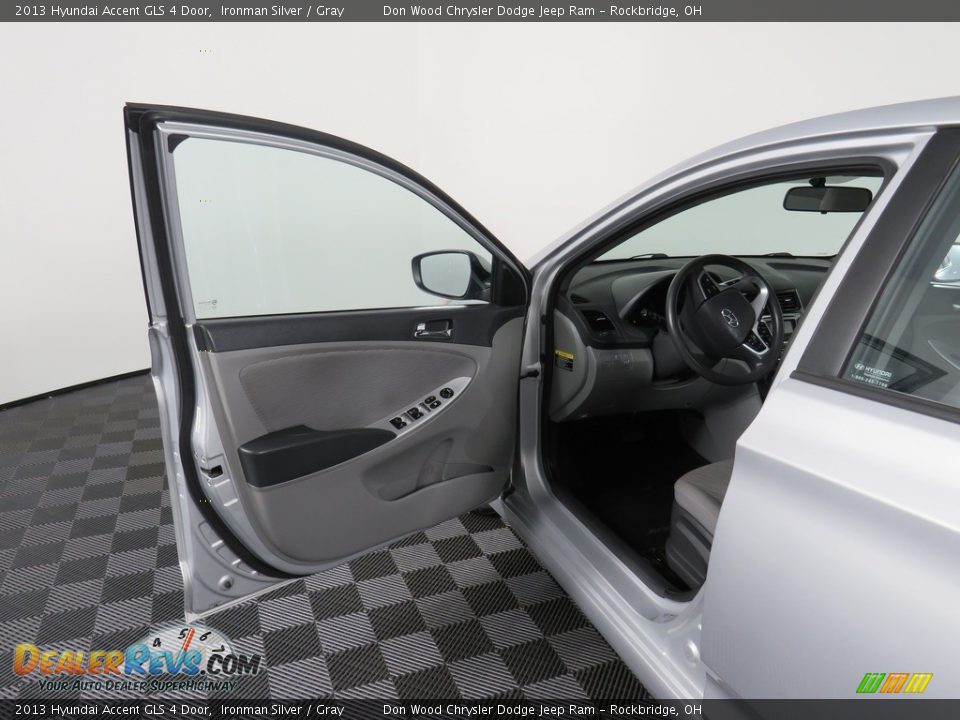 2013 Hyundai Accent GLS 4 Door Ironman Silver / Gray Photo #27