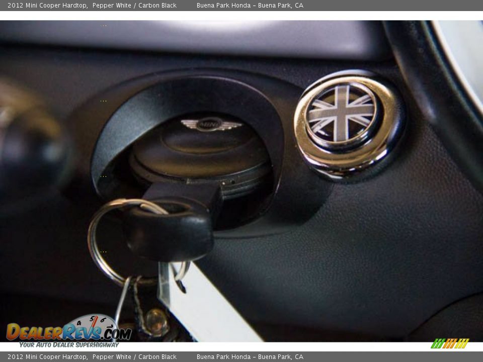 2012 Mini Cooper Hardtop Pepper White / Carbon Black Photo #17