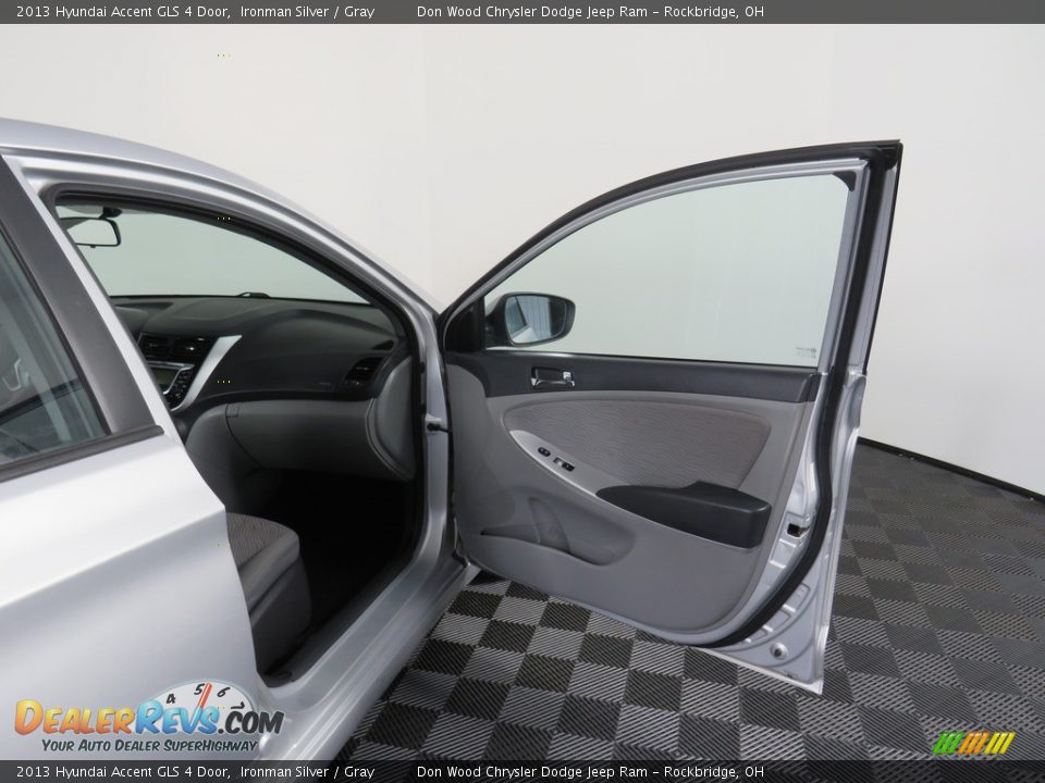 2013 Hyundai Accent GLS 4 Door Ironman Silver / Gray Photo #35