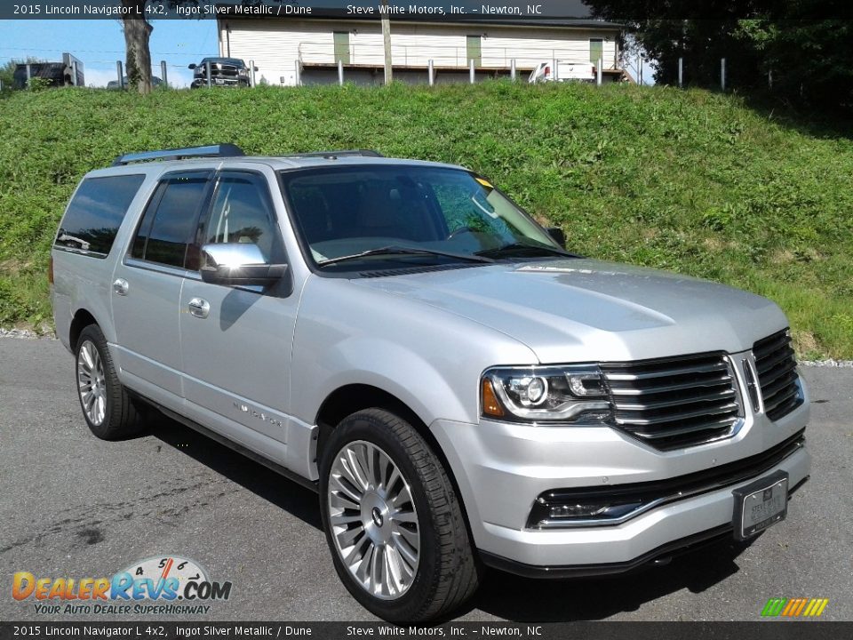 Front 3/4 View of 2015 Lincoln Navigator L 4x2 Photo #5