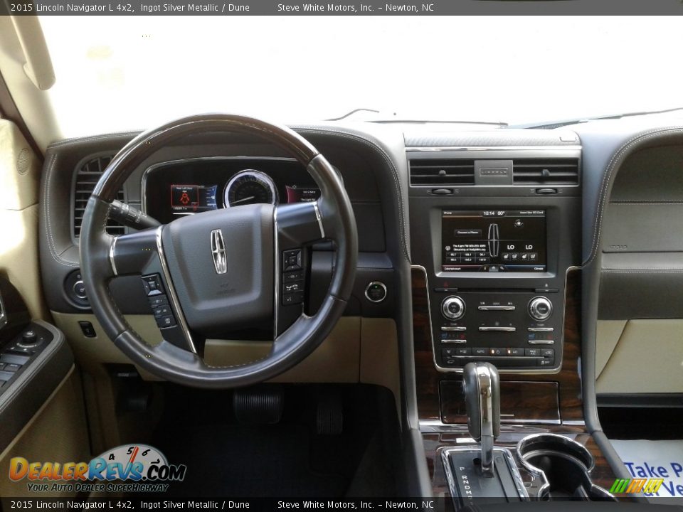 Dashboard of 2015 Lincoln Navigator L 4x2 Photo #16