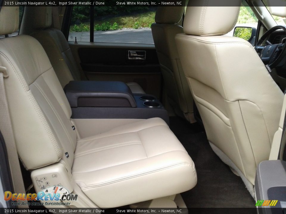 Rear Seat of 2015 Lincoln Navigator L 4x2 Photo #21