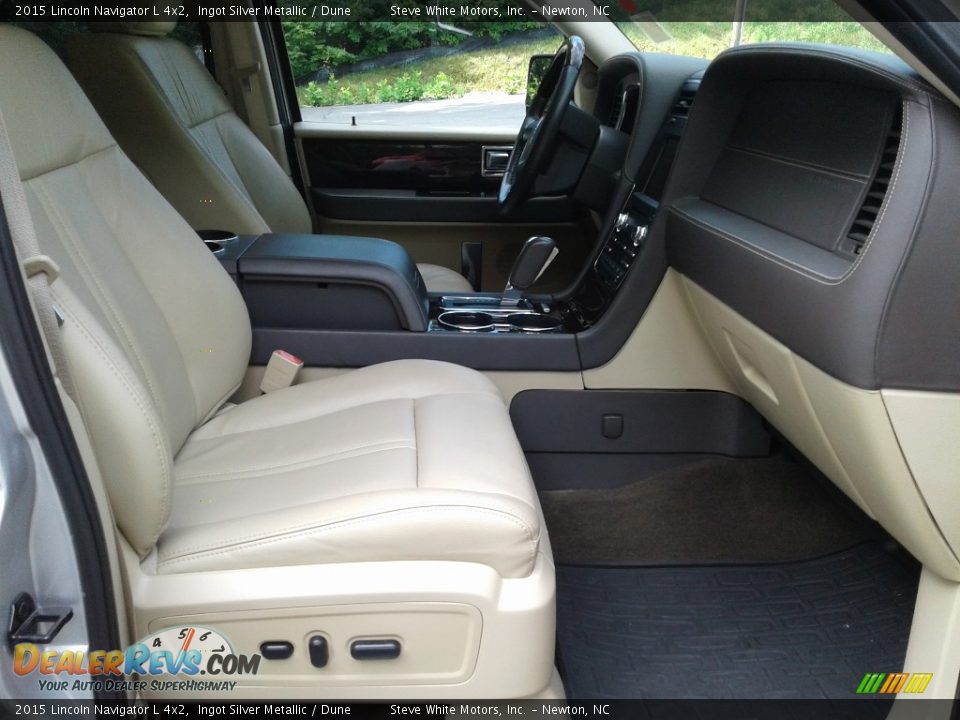 Front Seat of 2015 Lincoln Navigator L 4x2 Photo #22