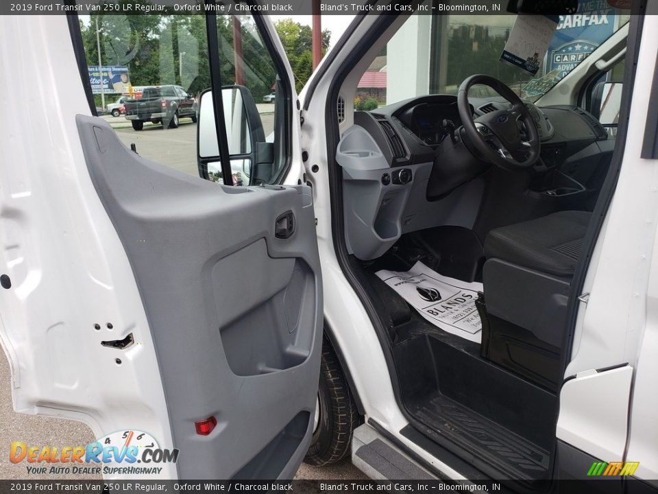 2019 Ford Transit Van 250 LR Regular Oxford White / Charcoal black Photo #4