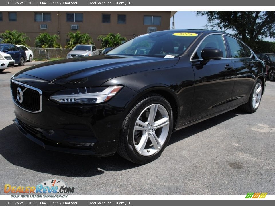 Front 3/4 View of 2017 Volvo S90 T5 Photo #5