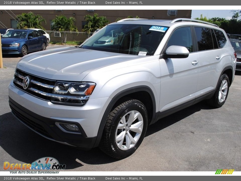 Front 3/4 View of 2018 Volkswagen Atlas SEL Photo #4