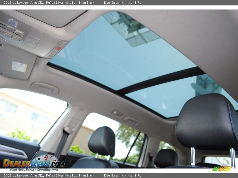 Sunroof of 2018 Volkswagen Atlas SEL Photo #13