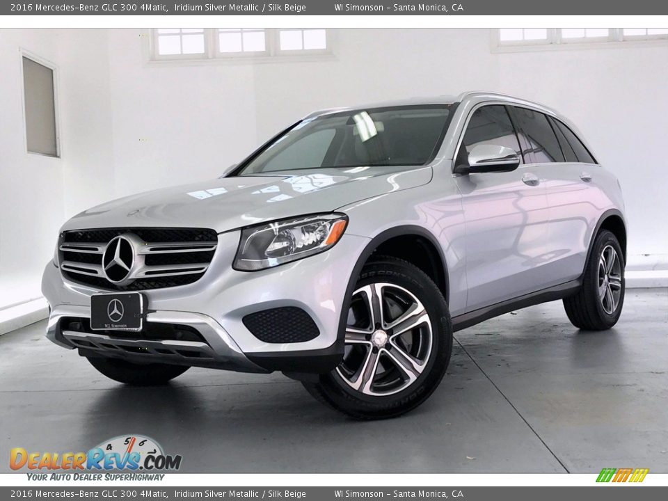 Front 3/4 View of 2016 Mercedes-Benz GLC 300 4Matic Photo #12