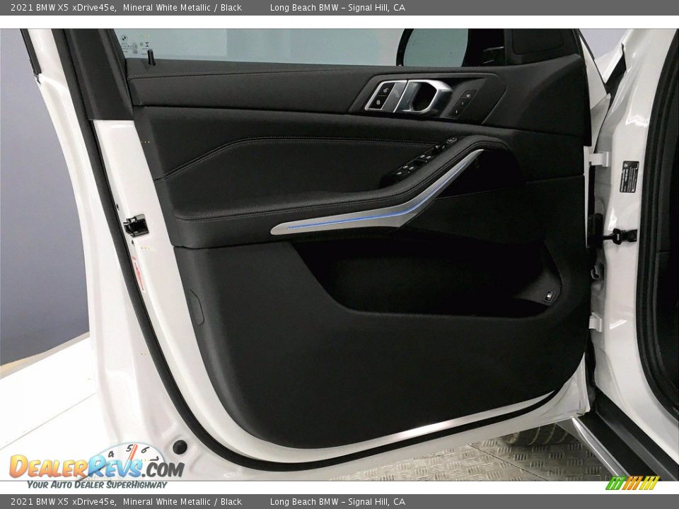 Door Panel of 2021 BMW X5 xDrive45e Photo #13
