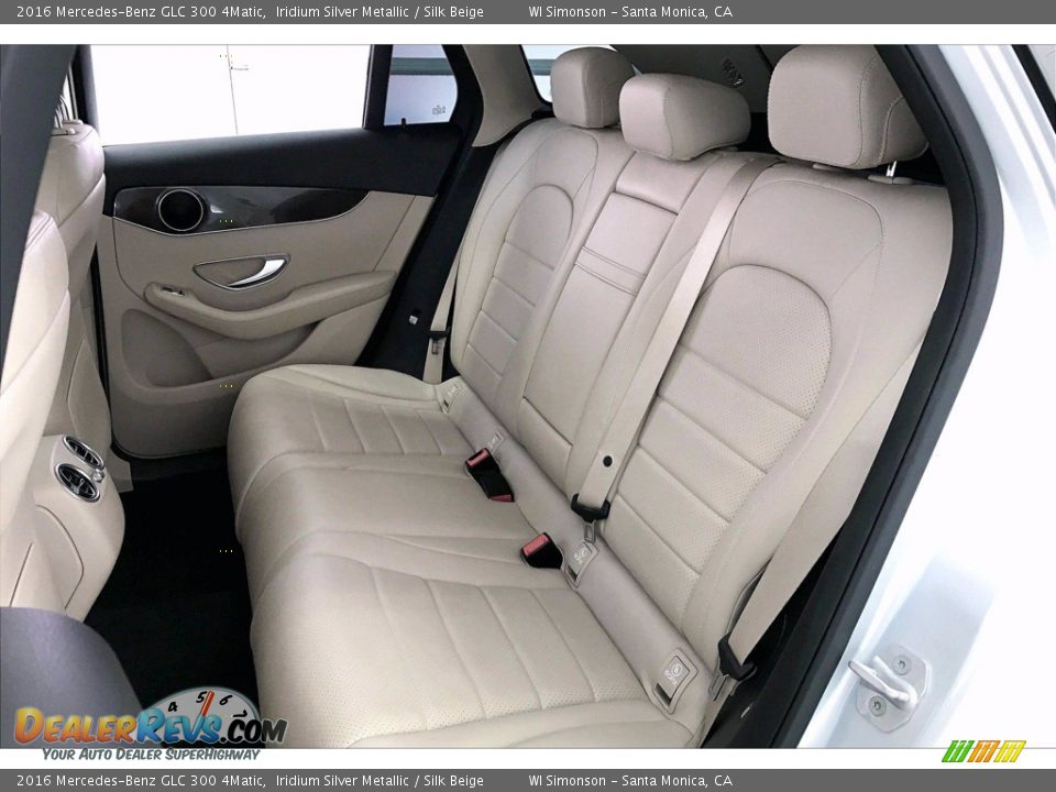2016 Mercedes-Benz GLC 300 4Matic Iridium Silver Metallic / Silk Beige Photo #15