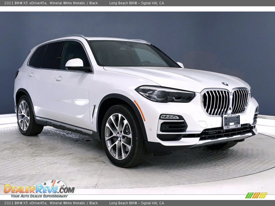 Front 3/4 View of 2021 BMW X5 xDrive45e Photo #19