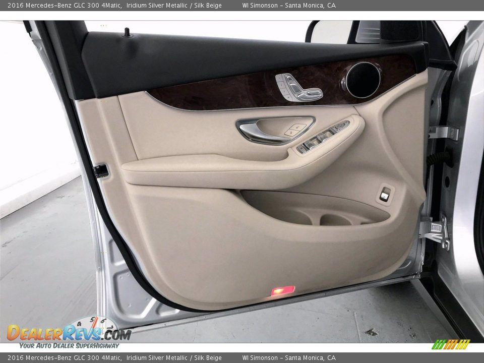 2016 Mercedes-Benz GLC 300 4Matic Iridium Silver Metallic / Silk Beige Photo #25