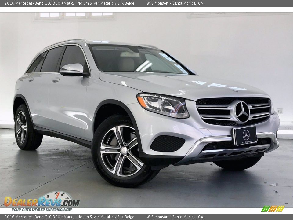 Front 3/4 View of 2016 Mercedes-Benz GLC 300 4Matic Photo #33