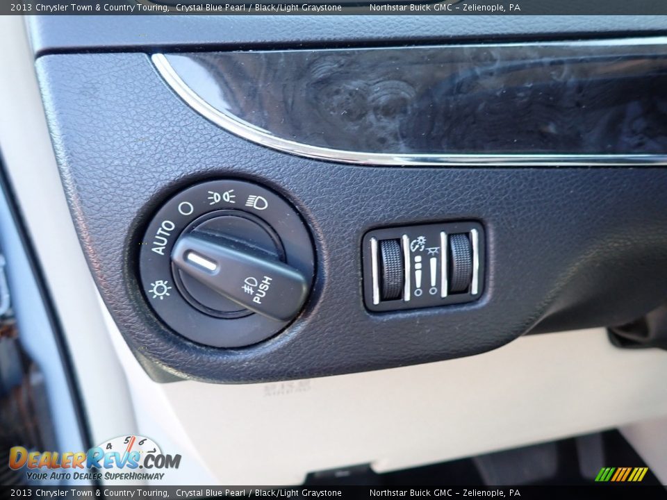 2013 Chrysler Town & Country Touring Crystal Blue Pearl / Black/Light Graystone Photo #16