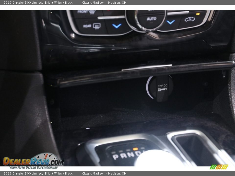 2019 Chrysler 300 Limited Bright White / Black Photo #17