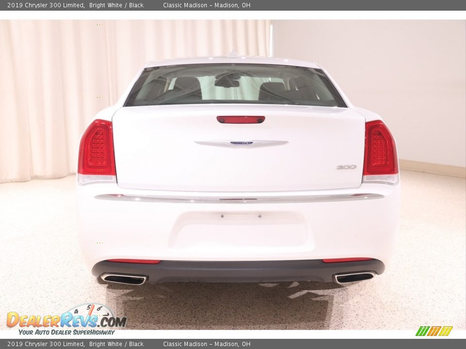 2019 Chrysler 300 Limited Bright White / Black Photo #21