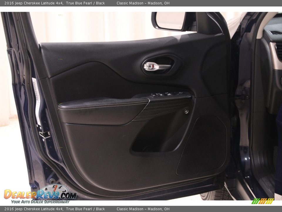 2016 Jeep Cherokee Latitude 4x4 True Blue Pearl / Black Photo #4