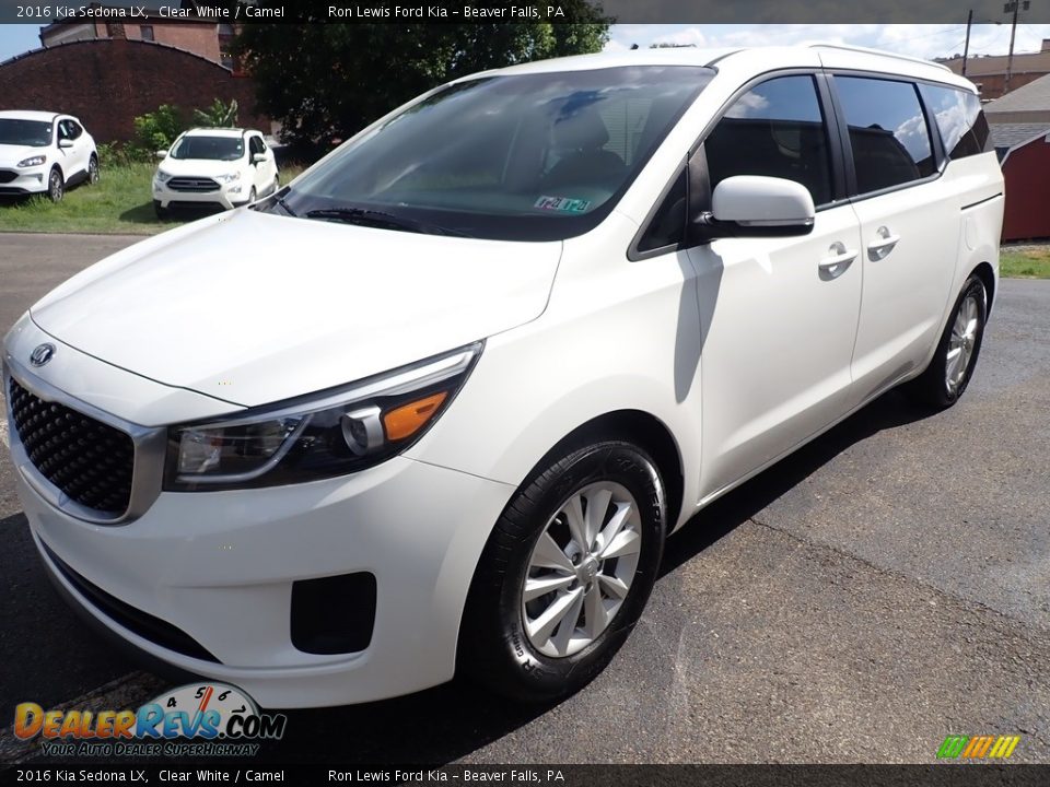 Front 3/4 View of 2016 Kia Sedona LX Photo #5