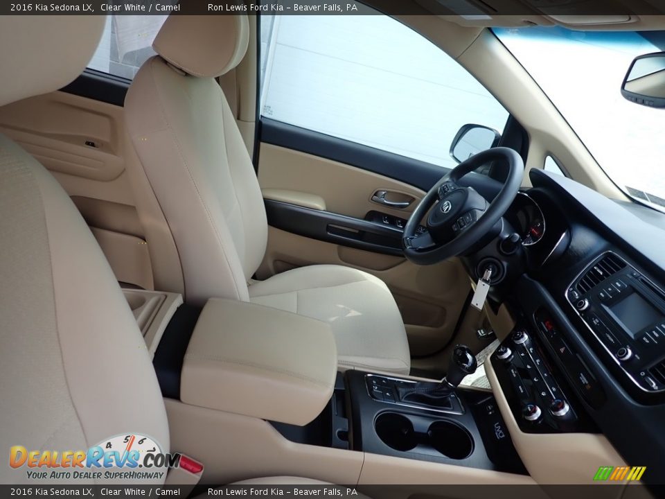 Front Seat of 2016 Kia Sedona LX Photo #9