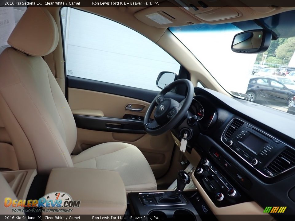 Dashboard of 2016 Kia Sedona LX Photo #10