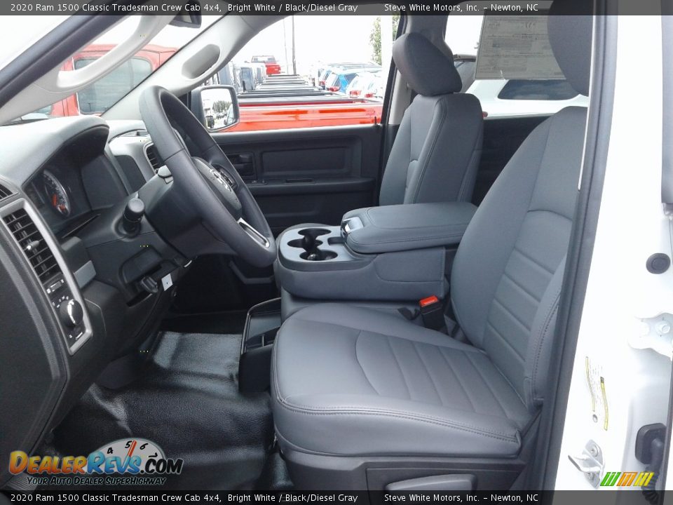 2020 Ram 1500 Classic Tradesman Crew Cab 4x4 Bright White / Black/Diesel Gray Photo #11