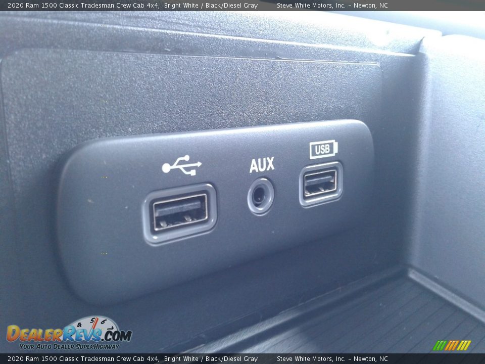 2020 Ram 1500 Classic Tradesman Crew Cab 4x4 Bright White / Black/Diesel Gray Photo #26