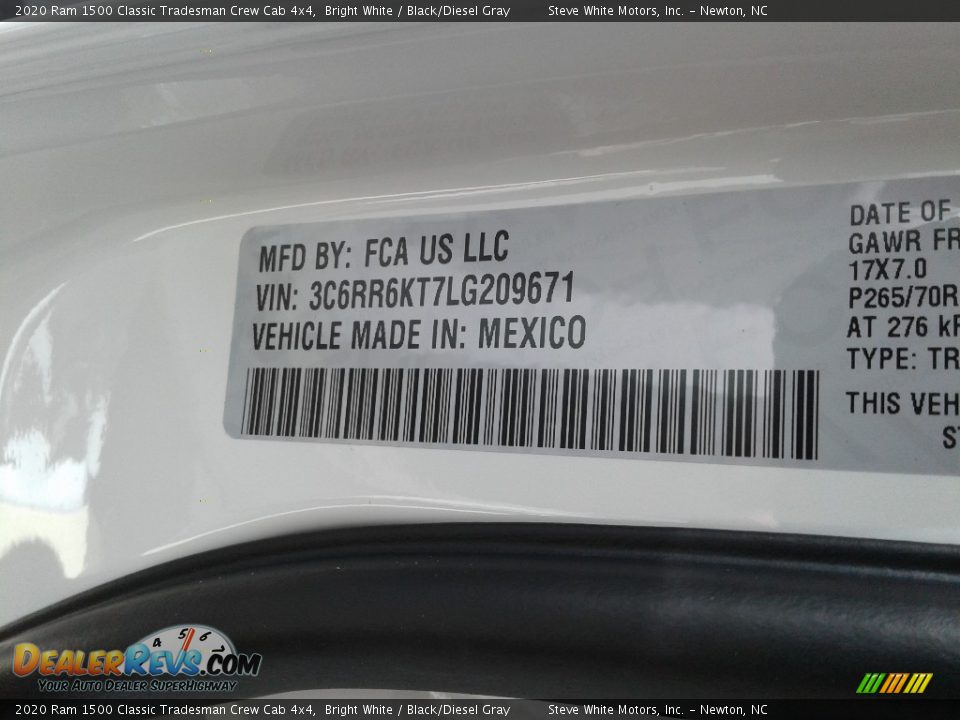 2020 Ram 1500 Classic Tradesman Crew Cab 4x4 Bright White / Black/Diesel Gray Photo #29
