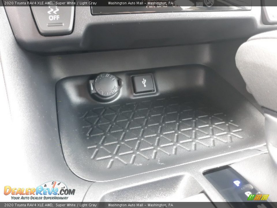 2020 Toyota RAV4 XLE AWD Super White / Light Gray Photo #17