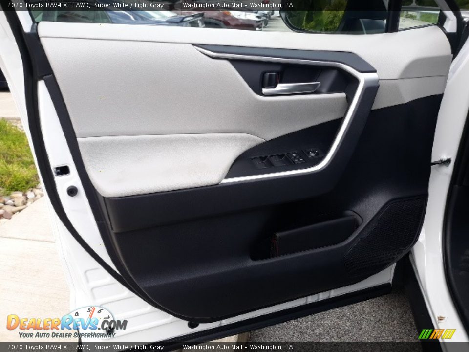2020 Toyota RAV4 XLE AWD Super White / Light Gray Photo #26