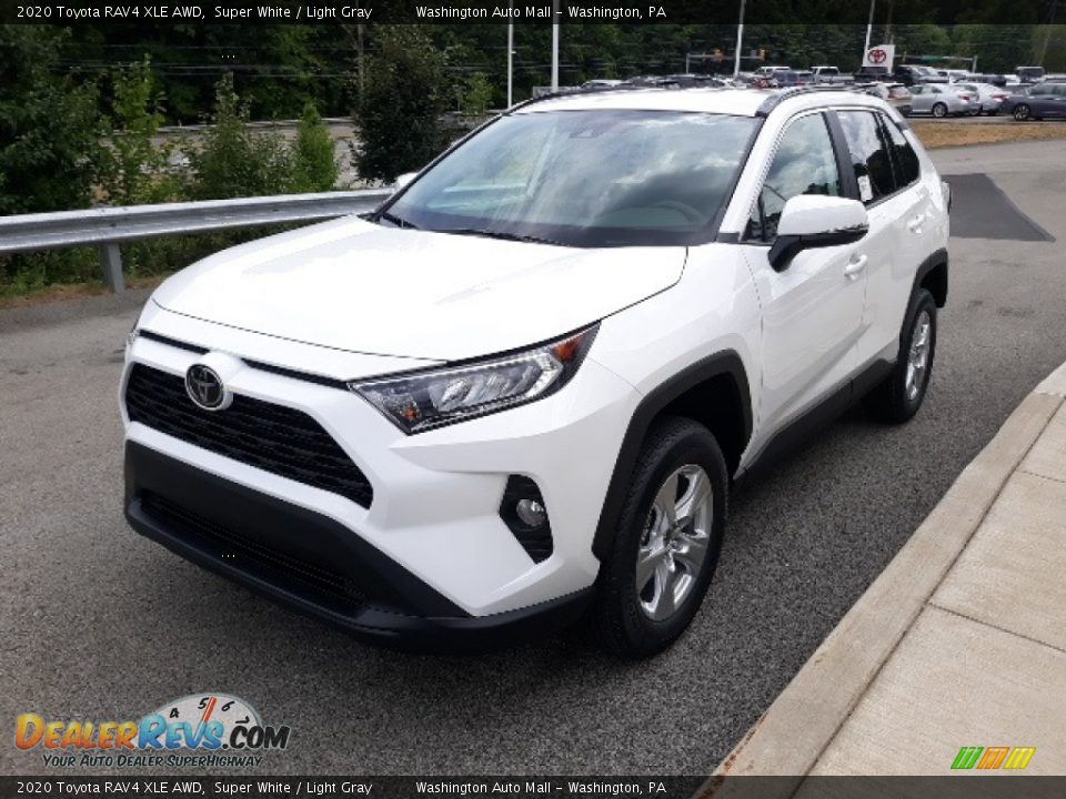 2020 Toyota RAV4 XLE AWD Super White / Light Gray Photo #31