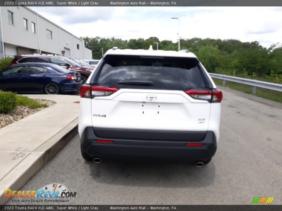 2020 Toyota RAV4 XLE AWD Super White / Light Gray Photo #34