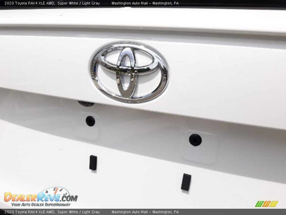 2020 Toyota RAV4 XLE AWD Super White / Light Gray Photo #36