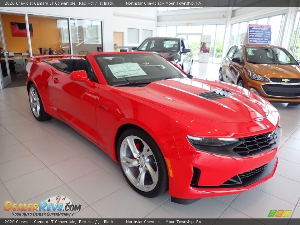 Front 3/4 View of 2020 Chevrolet Camaro LT Convertible Photo #9