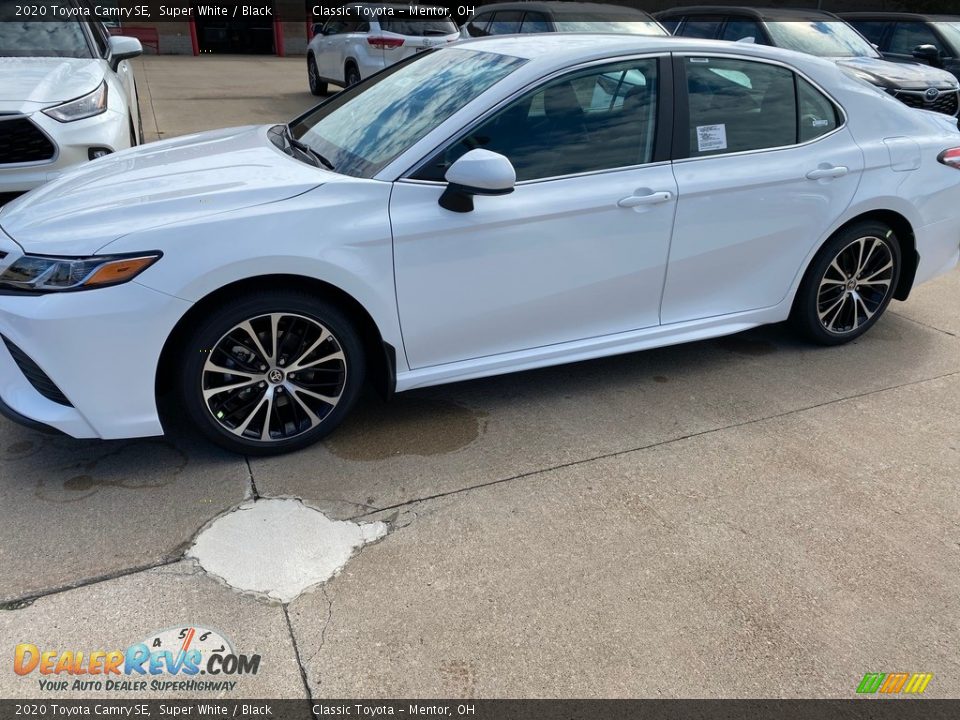 2020 Toyota Camry SE Super White / Black Photo #1
