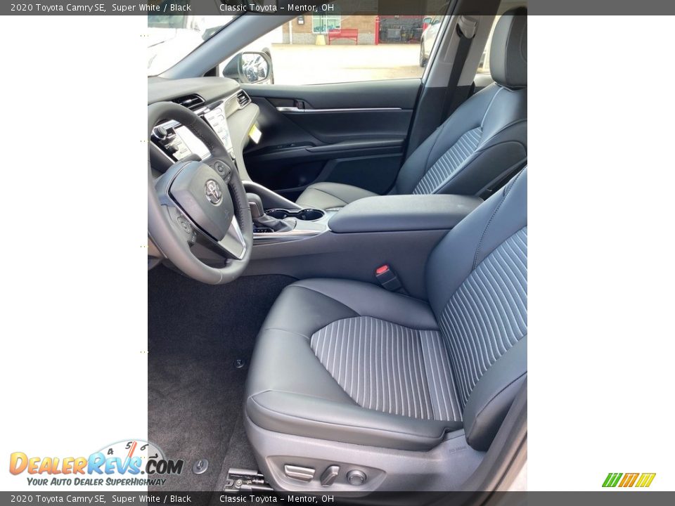 2020 Toyota Camry SE Super White / Black Photo #2