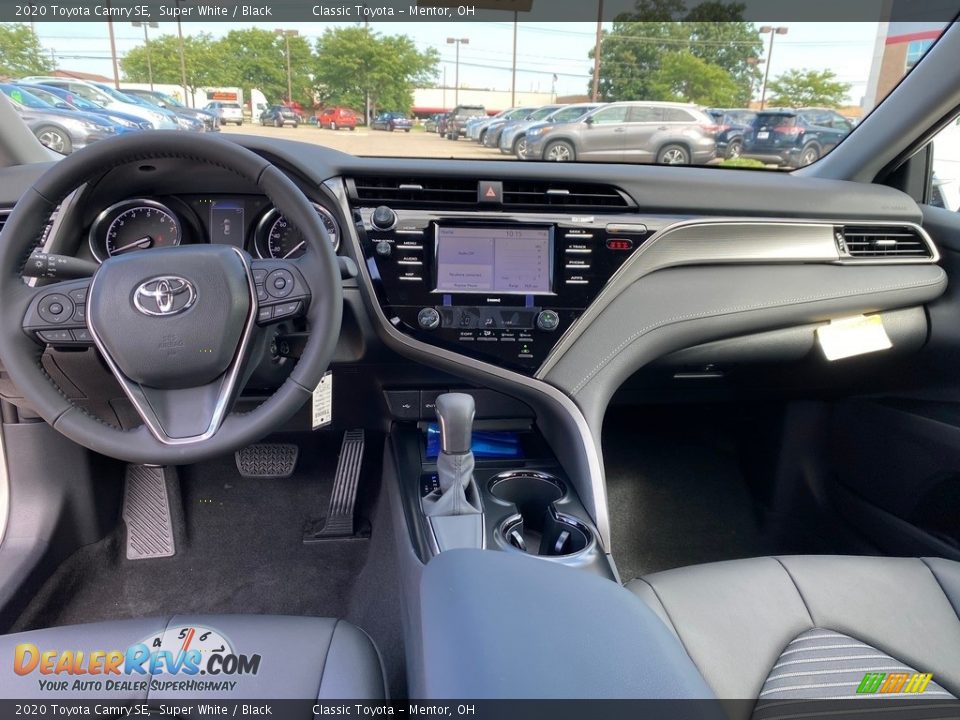 2020 Toyota Camry SE Super White / Black Photo #4