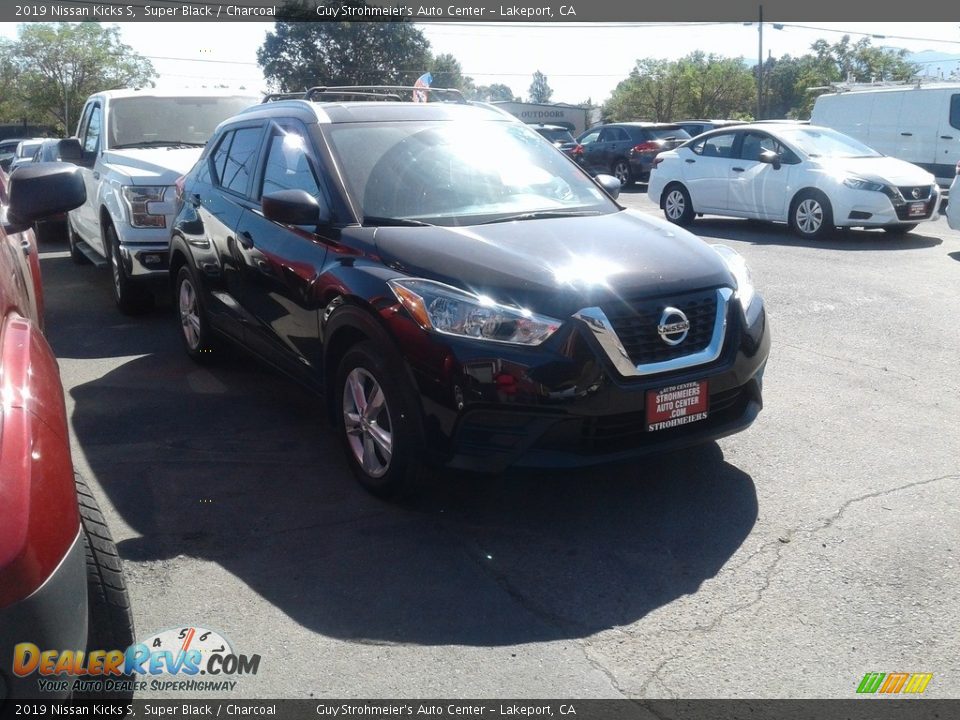 2019 Nissan Kicks S Super Black / Charcoal Photo #1