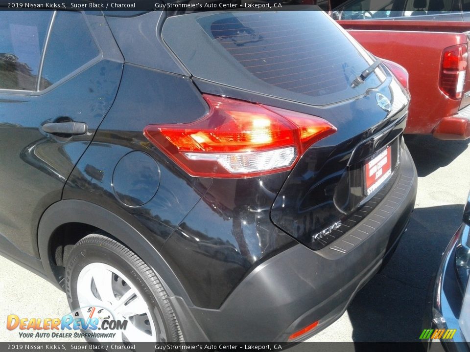 2019 Nissan Kicks S Super Black / Charcoal Photo #4
