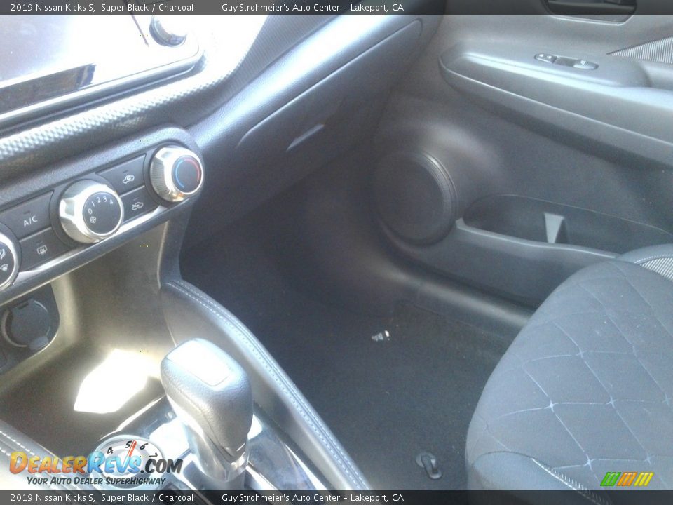 2019 Nissan Kicks S Super Black / Charcoal Photo #6