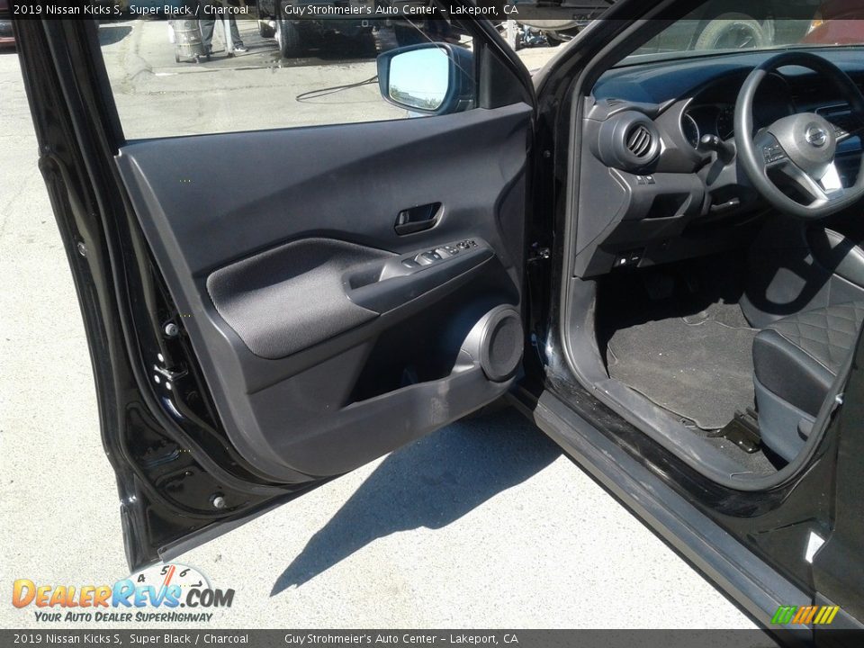 2019 Nissan Kicks S Super Black / Charcoal Photo #12