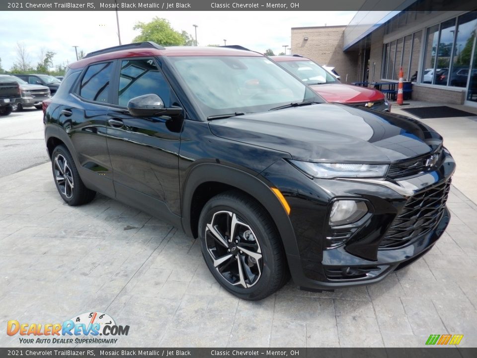 Front 3/4 View of 2021 Chevrolet TrailBlazer RS Photo #3