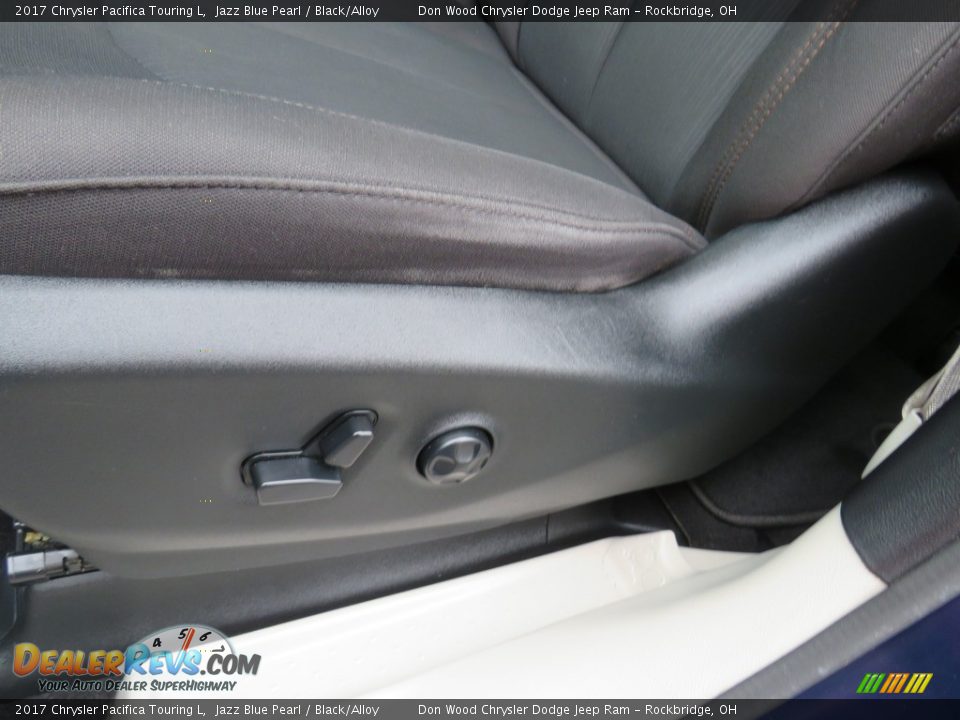 2017 Chrysler Pacifica Touring L Jazz Blue Pearl / Black/Alloy Photo #22